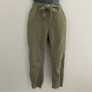Levi’s army green cropped pants